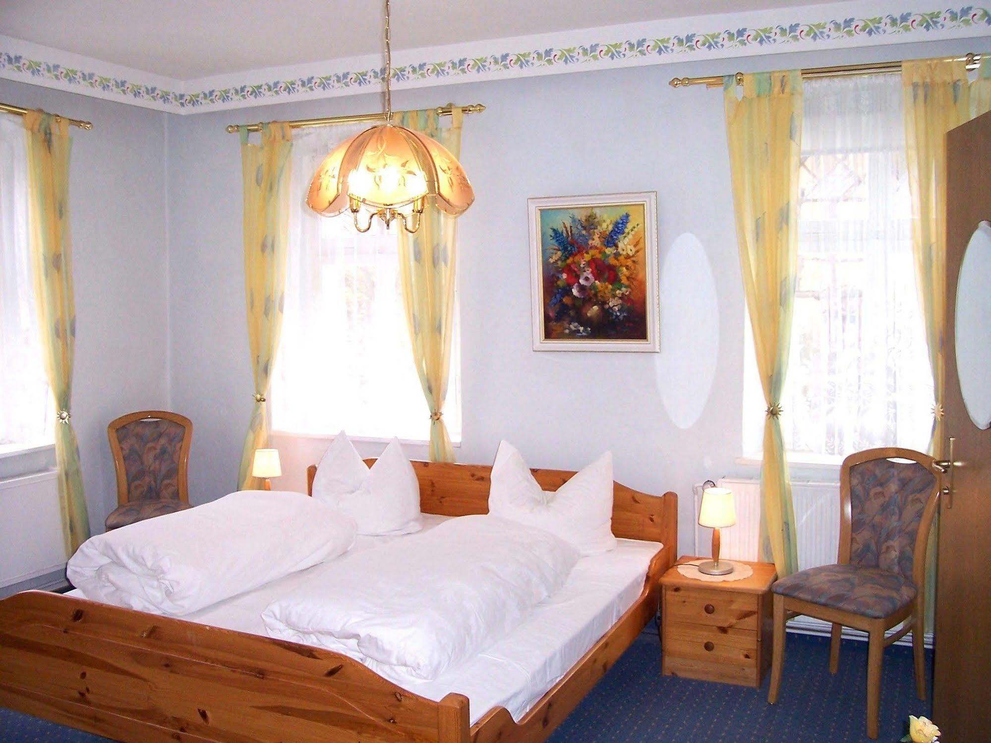 Hotel Krone Goessweinstein Exterior foto